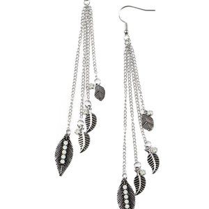 Paparazzi Chiming Leaflets - White